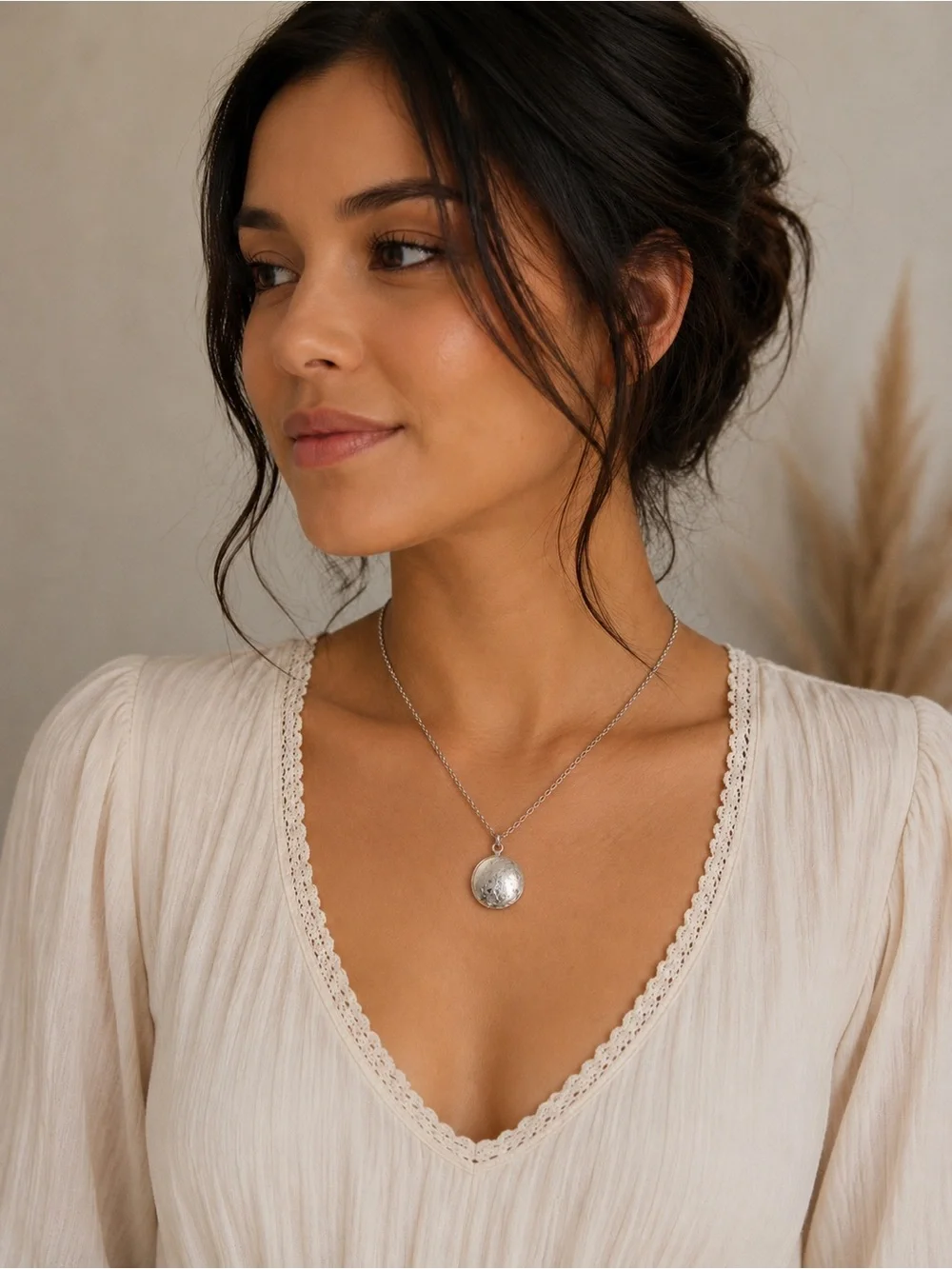 Classic Round Locket Necklace – Silver Tone Engraved Photo Pendant